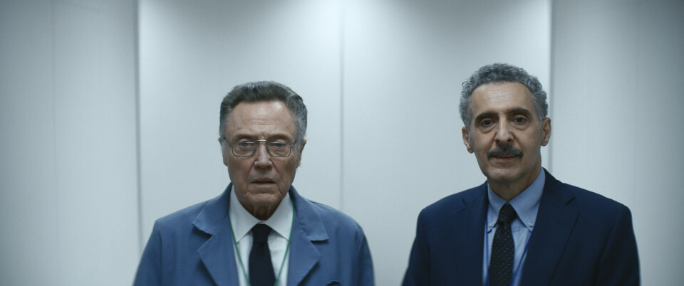 Christopher Walken og John Turturro i «Severance», en fiffig science fiction fra kontorlandskapet som utvikler seg til noe av en thriller. Vant Emmy i 2022, noe overraskende, men helt fortjent. Christopher Walken og John Turturro i «Severance», en fiffig science fiction fra kontorlandskapet som utvikler seg til noe av en thriller. Vant Emmy i 2022, noe overraskende, men helt fortjent.