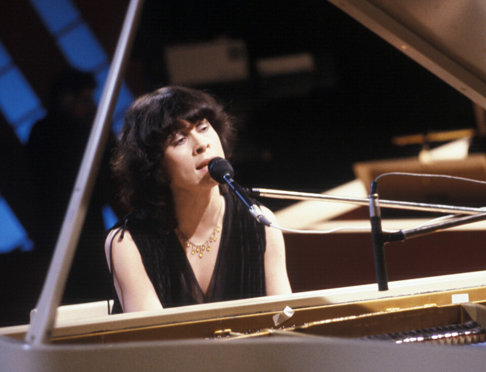 Den norske jazzsangeren Radka Toneff (1952-82), her i den norske Melodi Grand Prix-finalen 1980, der hun deltok med sin egen låt «Parken» Oslo 19800322Melodi Grand Prix , norsk finale. Radka Toneff ved pianoet. Hun fremfører sitt bidrag 'Parken'.NTB arkivfoto Paul Owesen / NTB