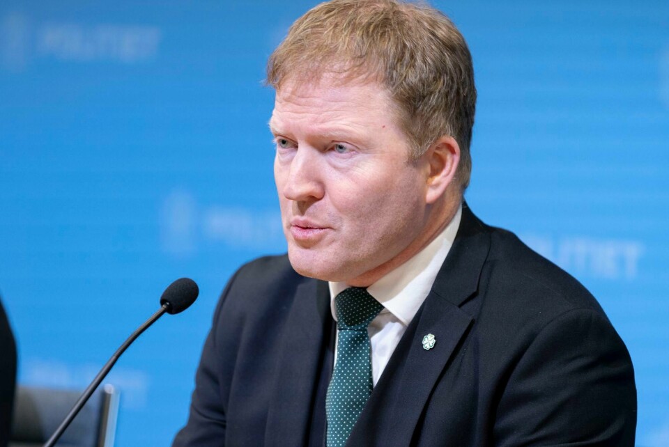 Kommunal- og distriktsminister Sigbjørn Gjelsvik (Sp) vurderer fortsatt å oppløse Kristiansand kommune – mot bystyrets ønske. Kommunal- og distriktsminister Sigbjørn Gjelsvik (Sp) vurderer fortsatt å oppløse Kristiansand kommune – mot bystyrets ønske.