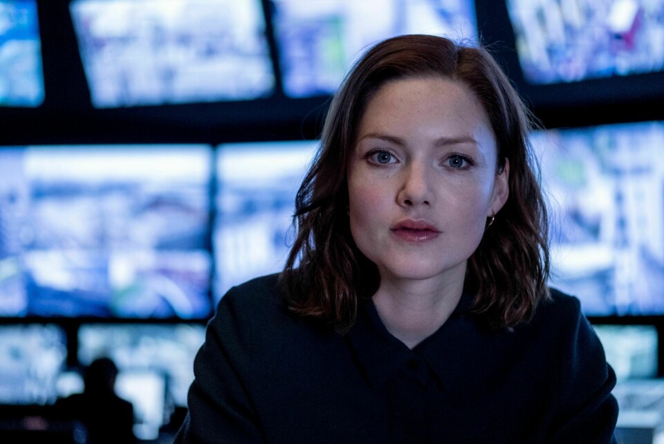 Detective Inspector Rachel Carey (Holliday Granger) vet ikke hvem og hva hun kan stole på i BBC-serien «The Capture». Detective Inspector Rachel Carey (Holliday Granger) vet ikke hvem og hva hun kan stole på i BBC-serien «The Capture».