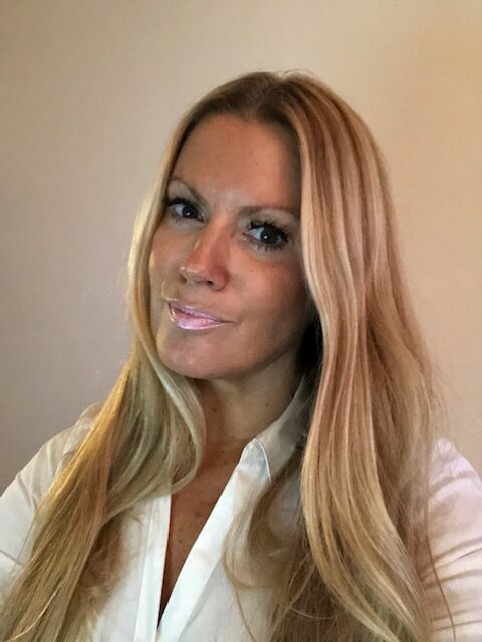 Birgitte Førsund Selfie av kvinne med langt hår.