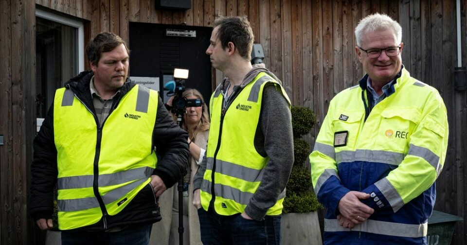 Bakgrunnen for at bedriften måtte stenge ned i fjor høst, er at de ikke hadde tegnet noen langsiktig kraftkontrakt. Bakgrunnen for at bedriften måtte stenge ned i fjor høst, er at de ikke hadde tegnet noen langsiktig kraftkontrakt.