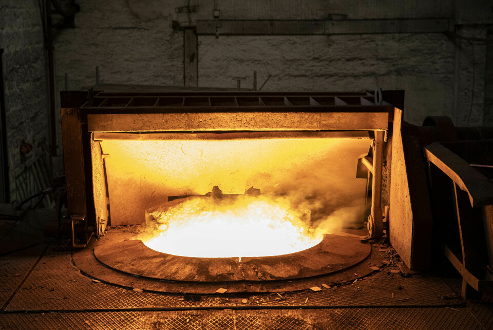 Det er energikrevende å støpe jern. Smelteovnen hos Jøtul holder opp mot 1.500 grader celsius. Jøtul, Fredrikstad