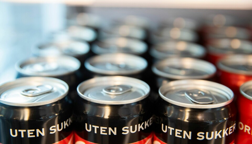 Mange tenker kanskje at sukkerfrie drikker ikke skader tennene. Det stemmer ikke. Mange tenker kanskje at sukkerfrie drikker ikke skader tennene. Det stemmer ikke.