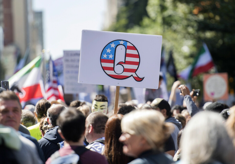 Det er deler av denne gjengen som nå har fått noe nytt å være sinna på. Her fra en demonstrasjon mot munnbind i Montreal i Canada i 2020. Det er deler av denne gjengen som nå har fått noe nytt å være sinna på. Her fra en demonstrasjon mot munnbind i Montreal i Canada i 2020.