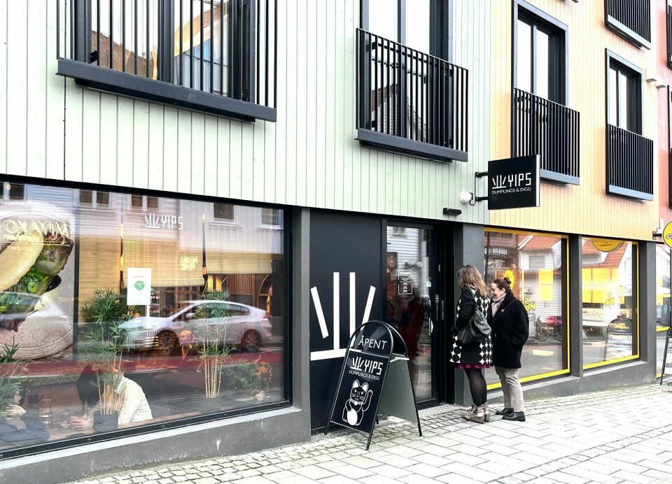 Stavangers fremste restaurantgate er blitt enveiskjørt. Nå lanserer MDG et forslag om å stenge Pedersgata for all biltrafikk. Yips serverer asiatisk mat i Pedersgata, og de har hatt godt besøk denne julebordssesongen.
