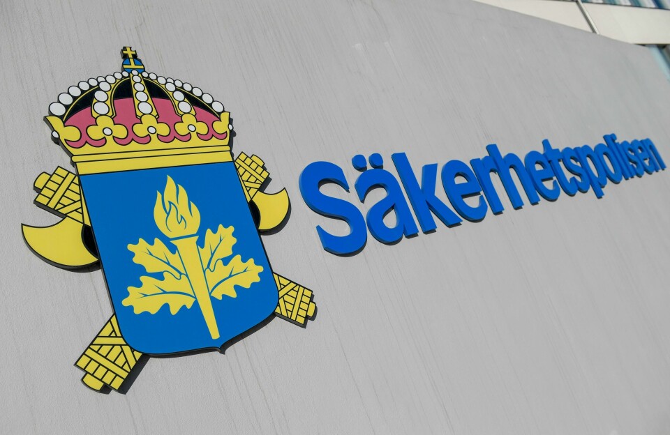 Sikkerhetssituasjonen i Sverige har blitt forverret som følge av Gaza-krigen, ifølge Säkerhetspolisen. I sommer hevet organet trusselnivået fra tre til fire på skalaen, det nest høyeste, etter koranbrenninger. Bildet viser logoen til Säkerhetspolisen. Foto: Janerik Henriksson/TT / NTB