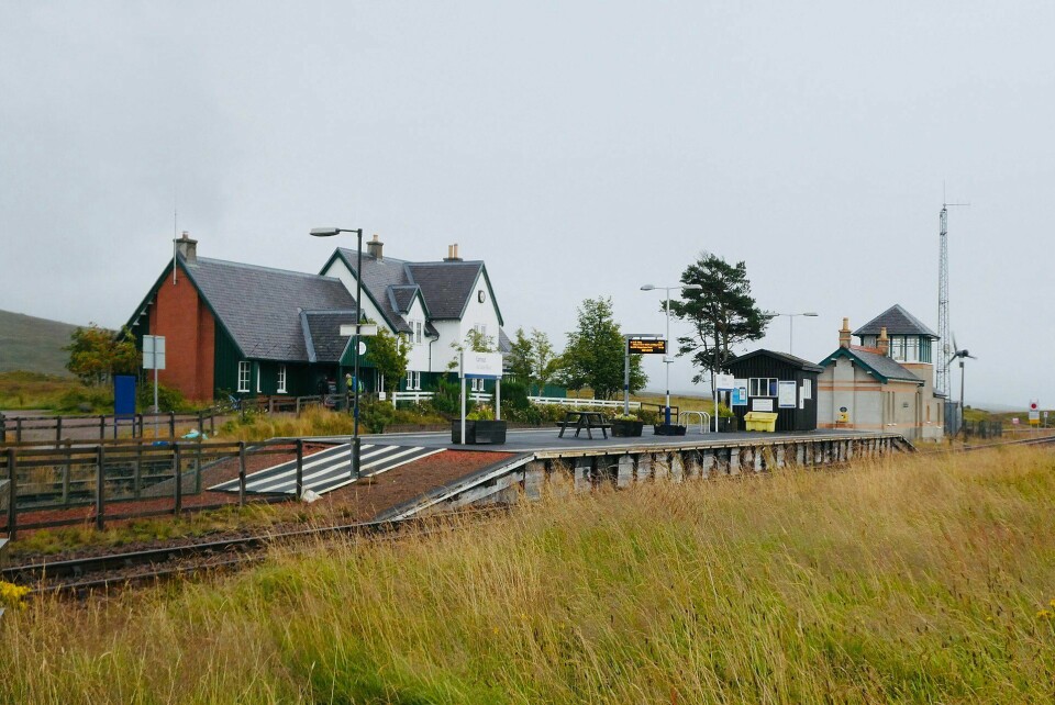 Corrour ble kjent gjennom filmen «Trainspotting», og er et populært turistmål om sommeren. Corrour ble kjent gjennom filmen «Trainspotting», og er et populært turistmål om sommeren.