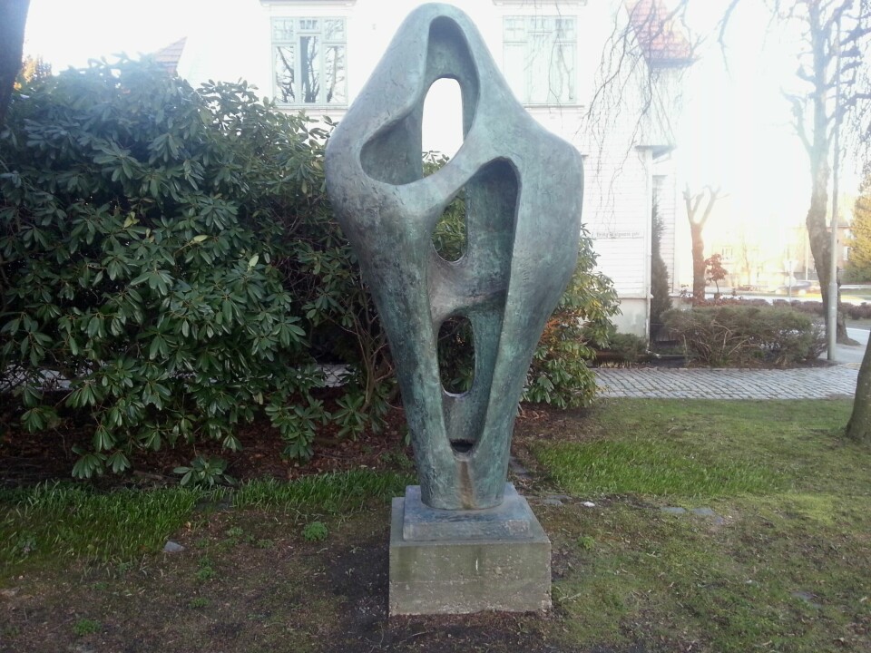 «Figure for Landscape» av Barbara Hepworth ble solgt i 2014 på auksjon i London. «Figure for Landscape» av Barbara Hepworth ble solgt i 2014 på auksjon i London.