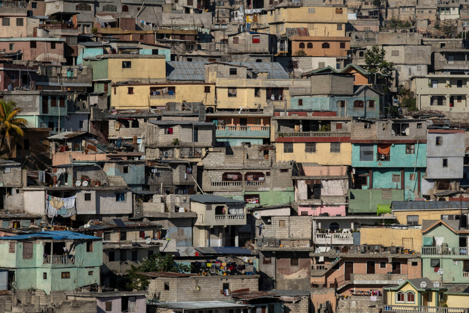 Hus står tett i en fjellside i Haitis hovedstad Port-au-Prince. Hus står tett i en fjellside i Haitis hovedstad Port-au-Prince.