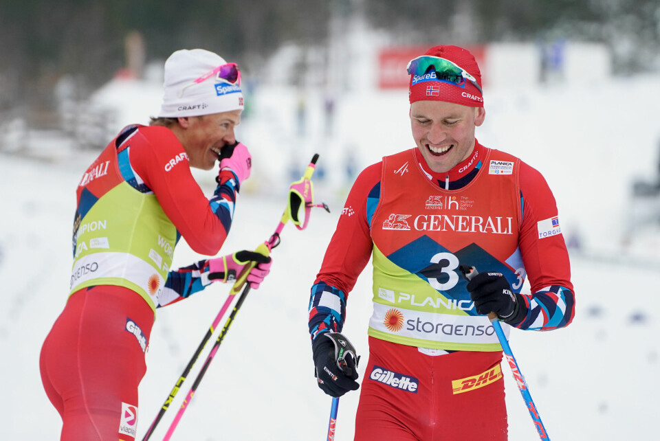 Pål Golberg(t.h.) gråt av glede over VM-sølvet. Johannes Høsflot Klæbo (til venstre) og Pål Golberg jubler etter dobbeltseier i VM-sprinten i langrenn. Foto: Terje Pedersen / NTB