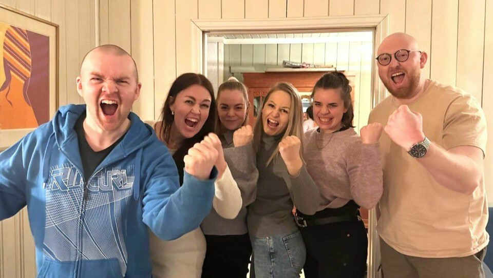 Støttespillerne @helsebrosjan (Vemund Varg Hoem, t.v.) og Vegard Johansen (t.h.) sammen med styremedlemmene Tina Tuft, Trine Gautvedt, Helene Dahl Karlsen, Åsne Rosseland i Helsebrølet. Støttespillerne @helsebrosjan (Vemund Varg Hoem, t.v.) og Vegard Johansen (t.h.) sammen med styremedlemmene Tina Tuft, Trine Gautvedt, Helene Dahl Karlsen, Åsne Rosseland i Helsebrølet.