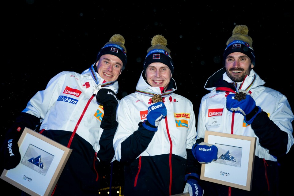 Simen Hegstad Krüger (midten) jakter nok et gull, sammen med Lyn-kollega Hans Christer Holund (t.h.) på torsdagens stafett. Harald Østberg Amundsen (t.v.) ble vraket. Simen Hegstad Krüger (midten) jakter nok et gull, sammen med Lyn-kollega Hans Christer Holund (t.h.) på torsdagens stafett. Harald Østberg Amundsen (t.v.) ble vraket.