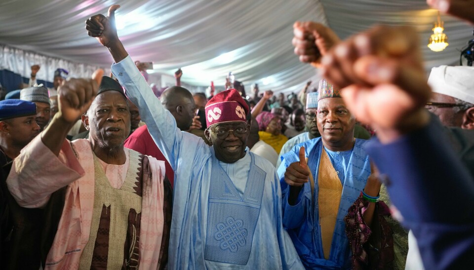 Bola Tinubu (i midten) fra regjeringspartiet APC vant lørdagens presidentvalg i Nigeria, som er Afrikas største økonomi og mest folkerike land. Bola Tinubu (i midten) fra regjeringspartiet APC vant lørdagens presidentvalg i Nigeria, som er Afrikas største økonomi og mest folkerike land. Foto: AP / NTB