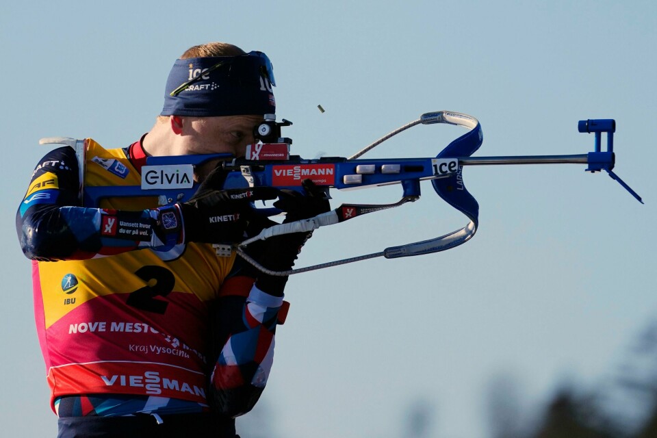 Johannes Thingnes Bø tok nok en seier da han vant sprinten i Nove Mesto. Johannes Thingnes Bø tok nok en seier da han vant sprinten i Nove Mesto. Foto: Petr David Josek / AP / NTB