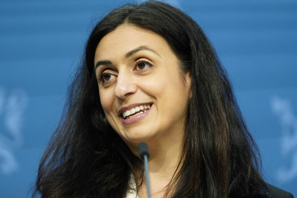 Hadia Tajik (Ap) endret kjapt flere paragrafer i arbeidsmiljøloven. Hadia Tajik (Ap) har grunn til å smile. Pensjon fra første krone-politikken fungerer etter intensjonen.