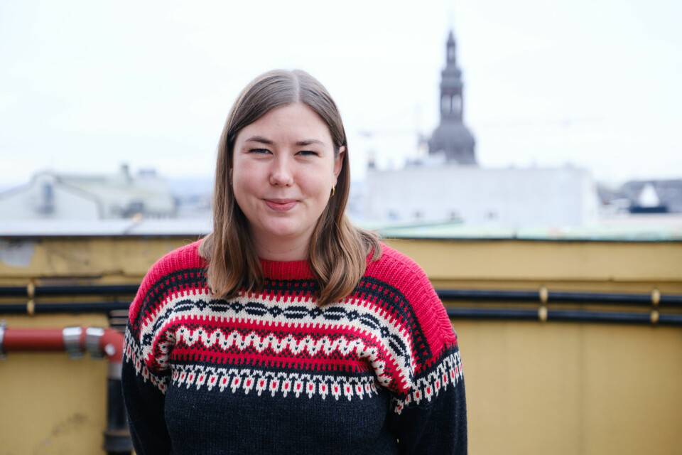 Astrid Hoem er fornøyd med AUF-gjennomslag i regjeringens nye eierskapsmelding. AUF-leder Astrid Hoem smiler på takterrassen over Youngstorget.