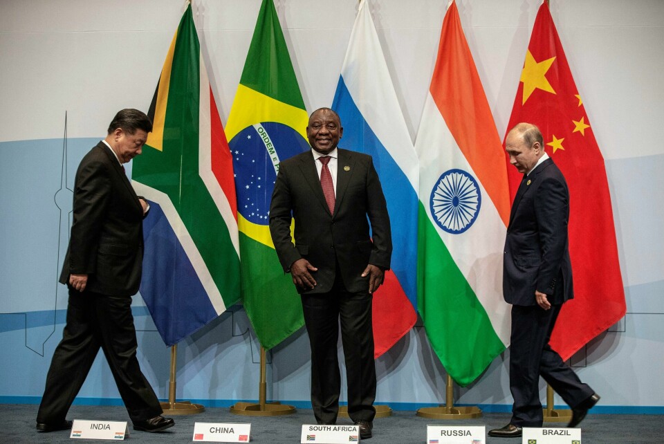 Kinas president Xi Jinping, Sør-Afrikas Cyril Ramaphosa and Vladimir Putin under et tidligere møte i BRICS. Nylig gjennomførte de en felles militærøvelse. .