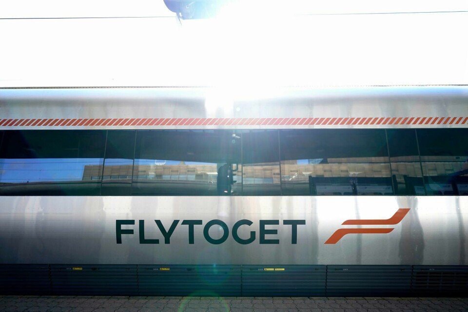 Samferdselsministeren vil utrede en sammenslåing av Flytoget og Vy. Det nærmer seg reisens slutt for Flytoget. Samferdselsministeren vil utrede en sammenslåing av Flytoget og Vy. Det nærmer seg reisens slutt for Flytoget.