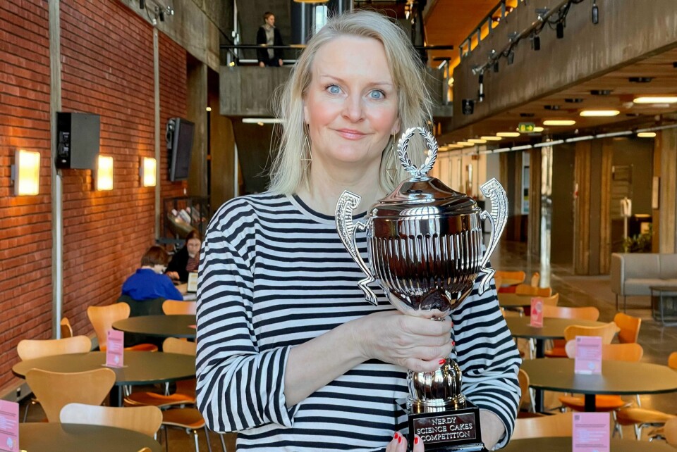 – Humor og kreativitet, samt faglighet/nerdethet er like viktig som å ha konditorskills, sier Linn Katrine Hirsti om hva som må til for å vinne vandrepokalen i UiOs nerdete kakebakekonkuranse. – Humor og kreativitet, samt faglighet/nerdethet er like viktig som å ha konditorskills, sier Linn Katrine Hirsti om hva som må til for å vinne vandrepokalen i UiOs nerdete kakebakekonkuranse.