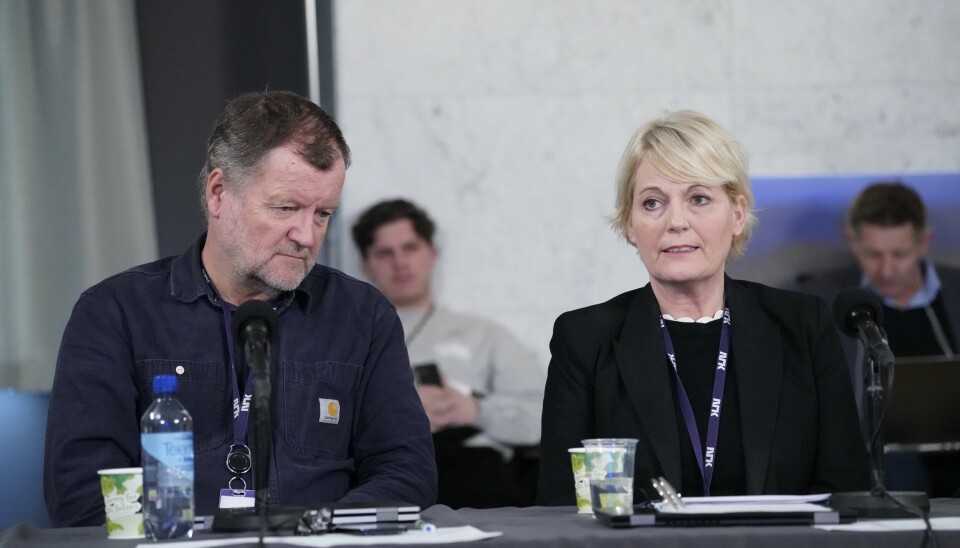 Kringkastingssjef Vibeke Fürst Haugen og sjef for NRK Underholdningsavdelingen Charlo Jørgen Halvorsen var på plass under kringkastingsrådets møte om Sophie Elise-kontroversen. Kringkastingssjef Vibeke Fürst Haugen og sjef for NRK Underholdningsavdelingen Charlo Jørgen Halvorsen var på plass under kringkastingsrådets møte om Sophie Elise-kontroversen.