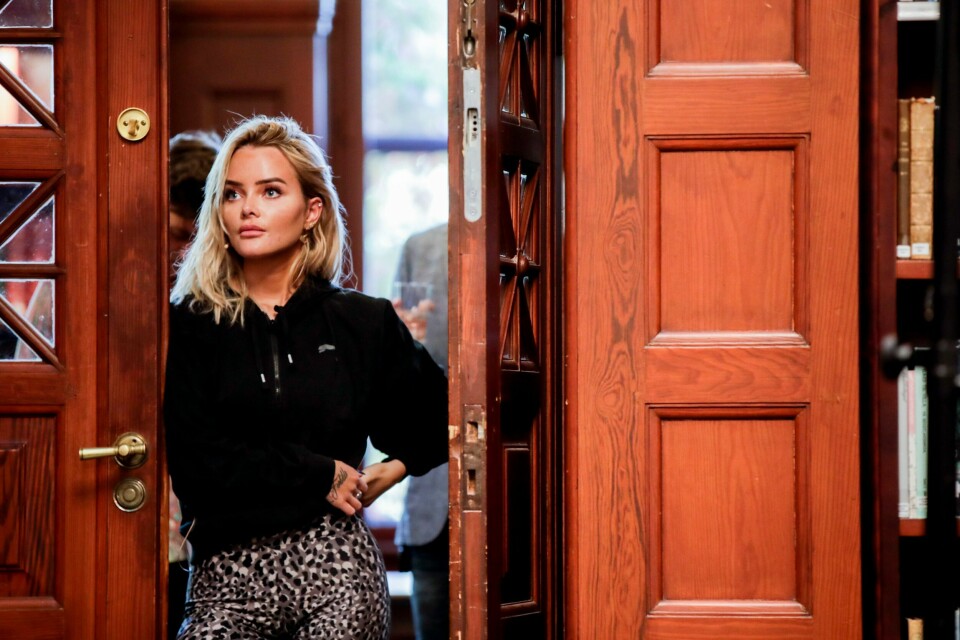 NRK kommer ikke til å inngå lignende avtaler med kommersielle aktører som influenserkjendis Sophie Elise Isachsen, uttalte kringkastingssjef Vikebe Fürst Haugen i den halvannen time lange debatten om Sophie Elise-saken i K-rådet. Sophie Elise og hennes samarbeid med statskanalen har vært heftig debattert i nyhetsbilde og i sosiale medier de siste ukene. Tirsdag møtte hun NRK for en samtale om det mye omtalte samarbeidet. Foto: Vidar Ruud / NTB