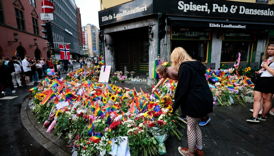 Støttegruppen etter 22. juli og Nasjonalt kunnskapssenter om vold og traumatisk stress (NKVTS) etterlyser et register for å samle berørte etter terror. I en tidligere rapport har NKVTS fastslått at én av fem hadde behov for mer hjelp enn de fikk etter 22. juli-angrepene. To personer ble drept og flere såret i masseskytingen i Oslo natt til lørdag 25. juni. Foto: Geir Olsen / NTB