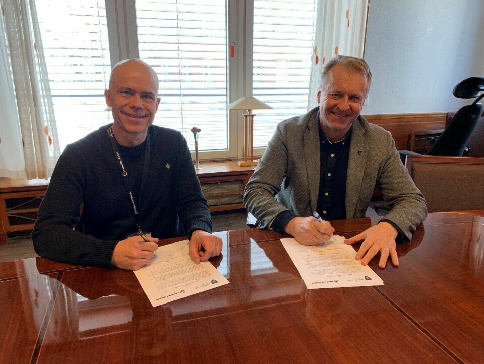 Rektor Lars-Petter Jelsness-Jørgensen ved HiØ og regionrådsleder og ordfører i Indre Østfold kommune, Saxe Frøshaug har signert samarbeidsavtalen om oppstart av bachelorutdanning i sykepleie i Mysen. Rektor Lars-Petter Jelsness-Jørgensen ved HiØ og regionrådsleder og ordfører i Indre Østfold kommune, Saxe Frøshaug har signert samarbeidsavtalen om oppstart av bachelorutdanning i sykepleie i Mysen.
