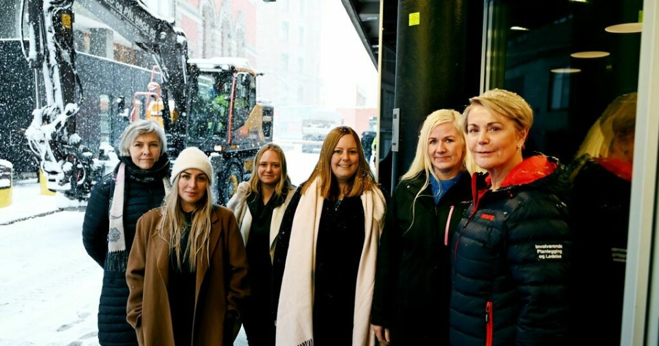 – Vi må få inn flere kvinner i anleggsbransjen, mener Tove Rønning (til høyre). Hun har jobbet i mannsdominerte yrker hele livet. Nå skal Rønning og de andre i kvinnenettverket hjelpe kvinner i bransjen. – Vi må få inn flere kvinner i anleggsbransjen, mener Tove Rønning (til høyre). Hun har jobbet i mannsdominerte yrker hele livet. Nå skal Rønning og de andre i kvinnenettverket hjelpe kvinner i bransjen.