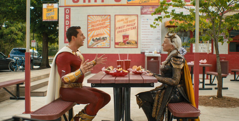 Helen Mirren spiller mektig magisk gudinne i Zachary Levys «Shazam! Fury of the Gods», men det fikk ikke massene til å strømme til kinoene i vinter. Nå står filmen foran relansering på HBO Max, strømmeren som etter hvert skal bli til bare Max. «Shazam! Fury of the Gods»