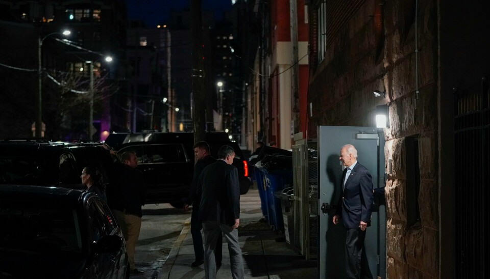 President Joe Biden snakket søndag med Israels president Benjamin Netanyahu om den omstridte rettsreformen i landet. Her forlater han en restaurant i Wilmington etter en middag med førstedame Jill Biden samme dag. Foto: Patrick Semansky / AP / NTB President Joe Biden snakket søndag med Israels president Benjamin Netanyahu om den omstridte rettsreformen i landet. Her forlater han en restaurant i Wilmington etter en middag med førstedame Jill Biden samme dag. Foto: Patrick Semansky / AP / NTB