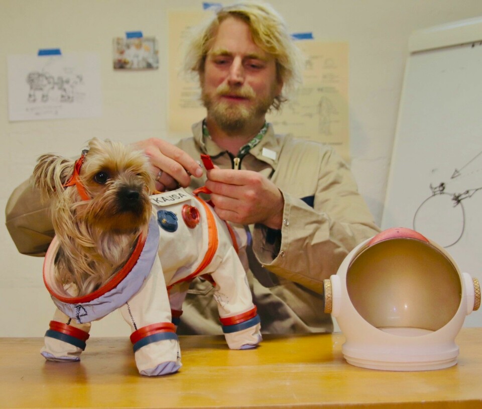 Hans Gerhard Meier drar ikke på romtur uten familiens Space Dog. Hans Gerhard Meier drar ikke på romtur uten familiens Space Dog.