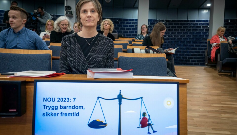 Barneminister Kjersti Toppe (Sp) har fått en tykk barnevernsrapport på sitt bord. Barne- og familieminister Kjersti Toppe (Sp) før pressekonferansen der hun fikk rapporten og anbefalingene fra Barnevernsutvalget. Foto: Heiko Junge / NTB