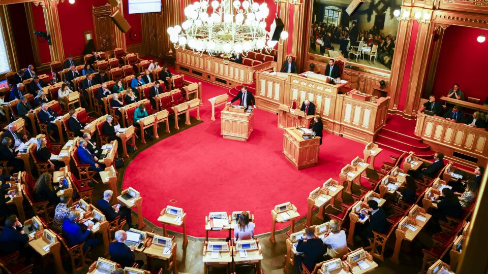 Fire SV-representanter foreslår at Stortinget utfordrer regjeringen på en rekke tiltak for å gi også rusavhengige et egnet krisesenter-tilbud som ly for vold. Representantforslaget legges fram tirsdag 21. mars. Fra trontaledebatten på Stortinget i oktober 2022.