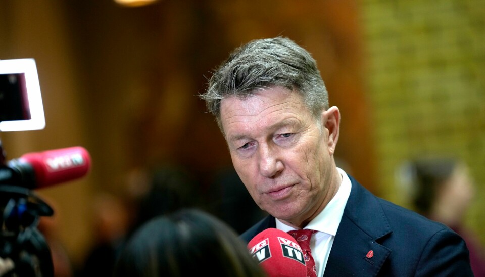Olje- og energiminister Terje Aasland (Ap) opplyser at det ikke lenger skal være første mann til mølla for bedrifter for å få strøm til produksjonen. Olje- og energiminister Terje Aasland (Ap) opplyser at det ikke lenger skal være første mann til mølla for bedrifter for å få strøm til produksjonen. Foto: Fredrik Varfjell / NTB