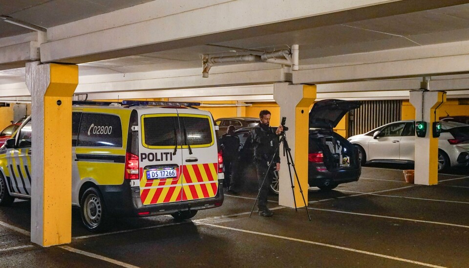 Politiet undersøker en hendelse i parkeringshuset ved Grorud senter der en kvinne skal ha blitt utsatt for vold og kjørt bort fra stedet i en bil. Politiet undersøker en hendelse i parkeringshuset ved Grorud senter der en kvinne skal ha blitt utsatt for vold og kjørt bort fra stedet i en bil.Foto: Lise Åserud / NTB