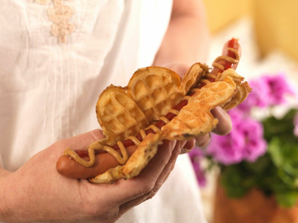 Pølse i potetvaffel. Pølse i potetvaffel.
