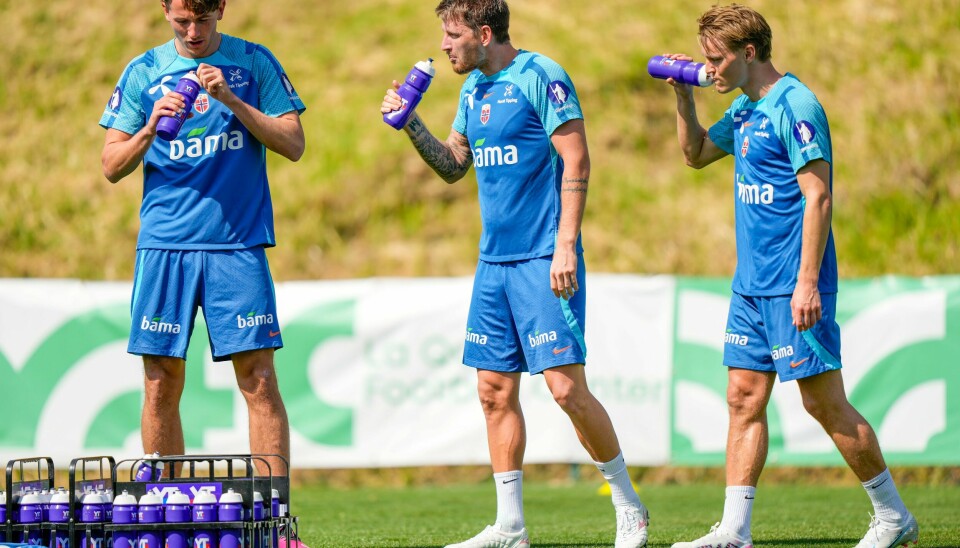 Sander Berge (til v.) får ifølge TV 2 en uvant kantrolle mot Spania lørdag. Også Stefan Strandberg og Martin Ødegaard har viktige roller. Sander Berge (til v.) får ifølge TV 2 en uvant kantrolle mot Spania lørdag. Også Stefan Strandberg og Martin Ødegaard har viktige roller. Foto: Fredrik Varfjell / NTB