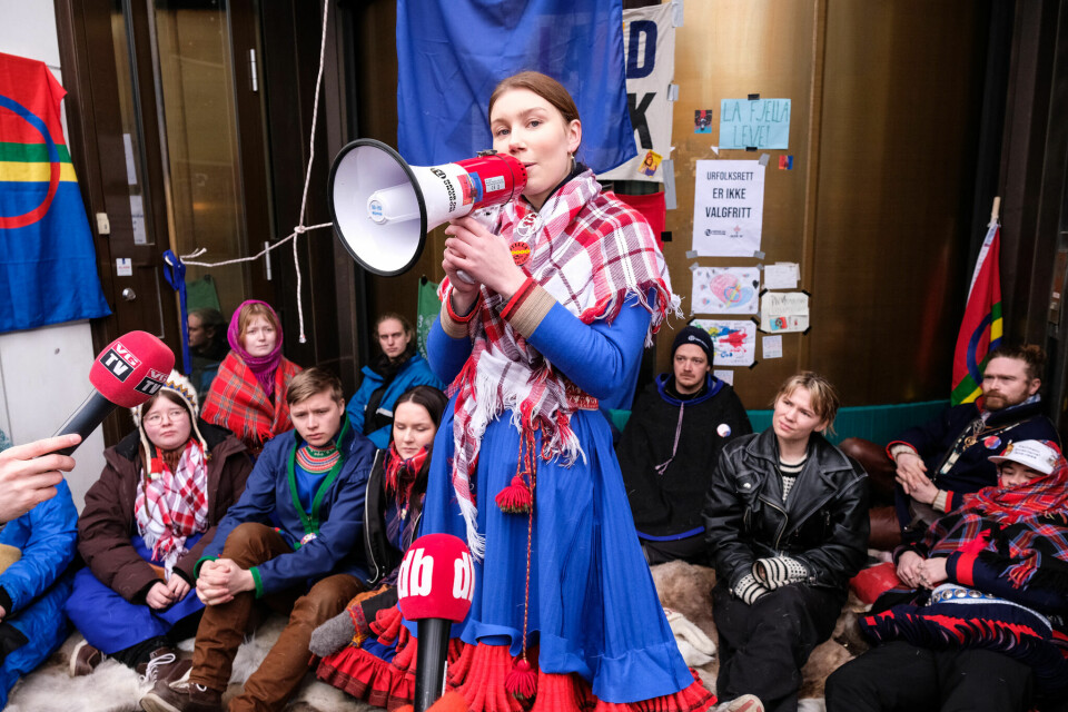 Ella Marie Hætta Isaksen, pressekonferanse foran Olje- og energidepartementet avblåser Fosen-aksjonen. Ella Marie Hætta Isaksen, pressekonferanse foran Olje- og energidepartementet avblåser Fosen-aksjonen.