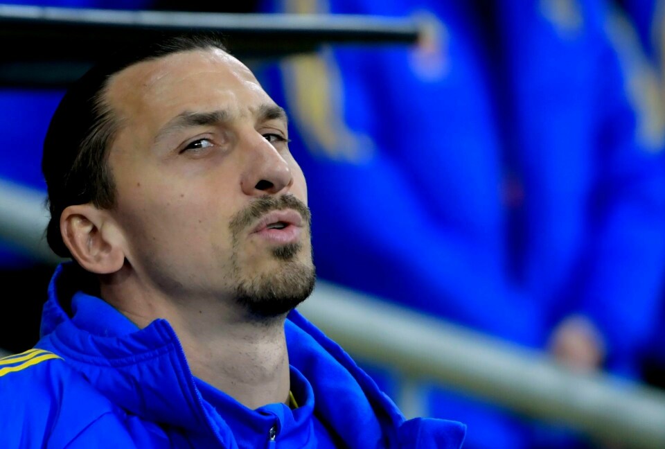 Zlatan Ibrahimovic er ikke i troppen for Sverige mot Aserbajdsjan mandag. Zlatan Ibrahimovic mistet en svært nær venn mandag. Foto: Maja Suslin/TT News Agency via AP / NTB
