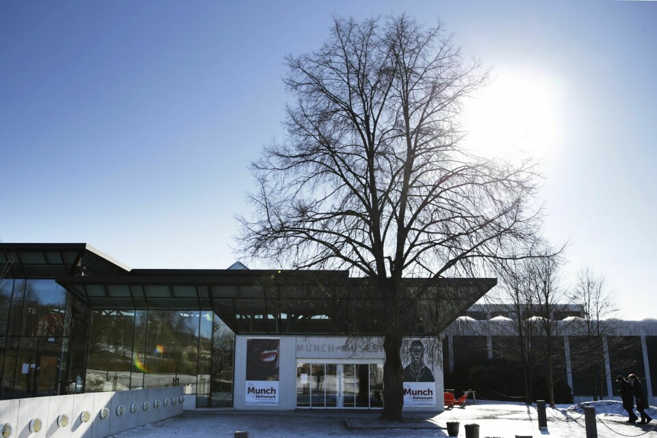 «Det gamle Munchmuseet på Tøyen ligger i hjertet av Oslo. Tett på byens vakre botaniske hage, i et multikulturelt og urbant område av hovedstaden», skriver Terje Eid-Hviding og Trond Enger.