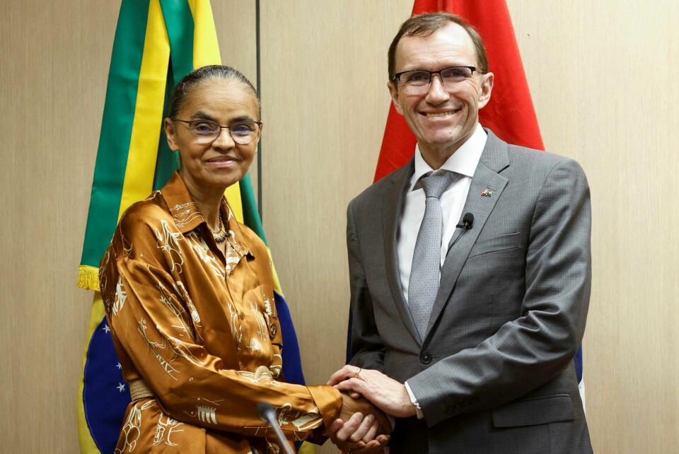 Den norske stat eig 40 % av Norsk Hydro, og er den desidert største eigaren. Difor må staten også stilla krav til drifta, skriv Andrea Bergsland. Biletet viser dei to miljøministrane Marina Silva (t.v.) og Espen Barth Eide på ein pressekonferanse i Brasilia i førre veke. Amazonas-fondet