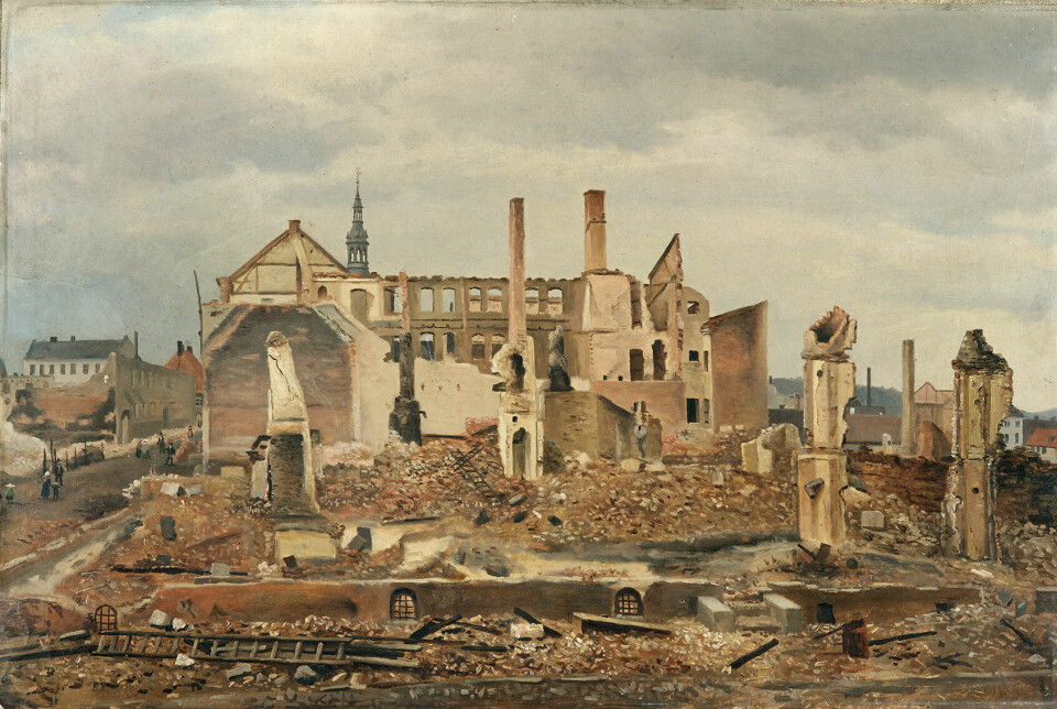Branntomtene i Kirkegata etter storbrannen i 1858. Oljemaleri av Christopher Pritzier Meidell. Branntomtene i Kirkegata etter storbrannen i 1858. Oljemaleri av Christopher Pritzier Meidell.