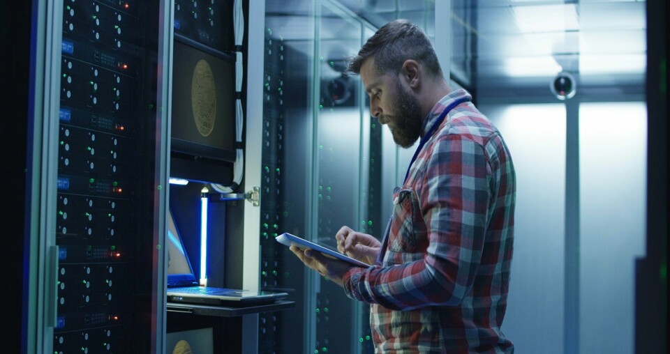 Datasentre er avgjørende for digitalisering. Digitalisering er kjernen i det grønne skiftet, skriver artikkelforfatterne. data center