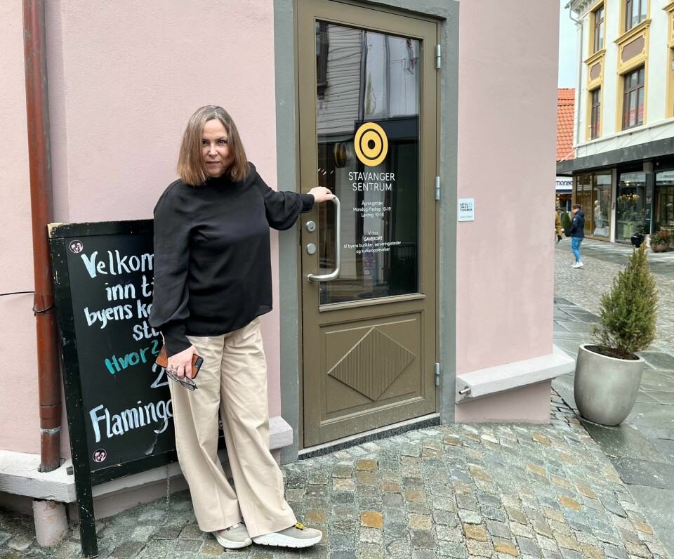 Har du handlet mange og tunge poser i byen, kan du gå innom Stavanger Sentrum AS sine lokaler i Østervåg og sette fra deg posene. Så får du de kjørt hjem helt gratis. Kristin Gustavsen håper flere vil bruke tilbudet. Har du handlet mange og tunge poser i byen, kan du gå innom Stavanger Sentrum AS sine lokaler i Østervåg og sette fra deg posene. Så får du de kjørt hjem helt gratis. Kristin Gustavsen håper flere vil bruke tilbudet.
