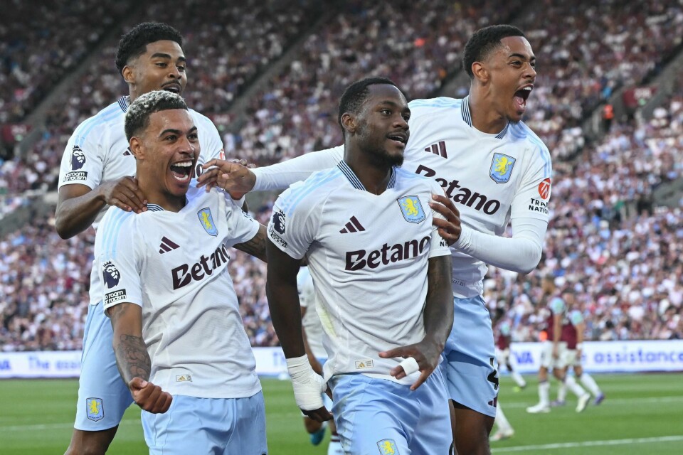 Aston Villa-spillerne kunne juble for seier i serieåpningen borte mot West Ham. Aston Villa-spillerne kunne juble for seier i serieåpningen borte mot West Ham.