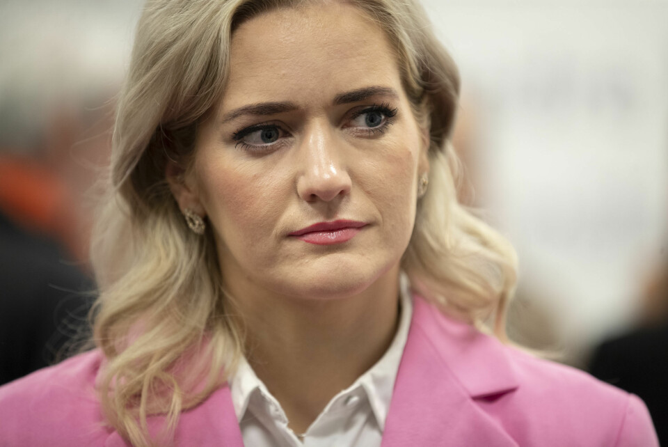 Hva fikk justis- og beredskapsminister Emilie Enger Mehl kritikk for å ha på telefonen sin? Hva fikk justis- og beredskapsminister Emilie Enger Mehl kritikk for å ha på telefonen sin?