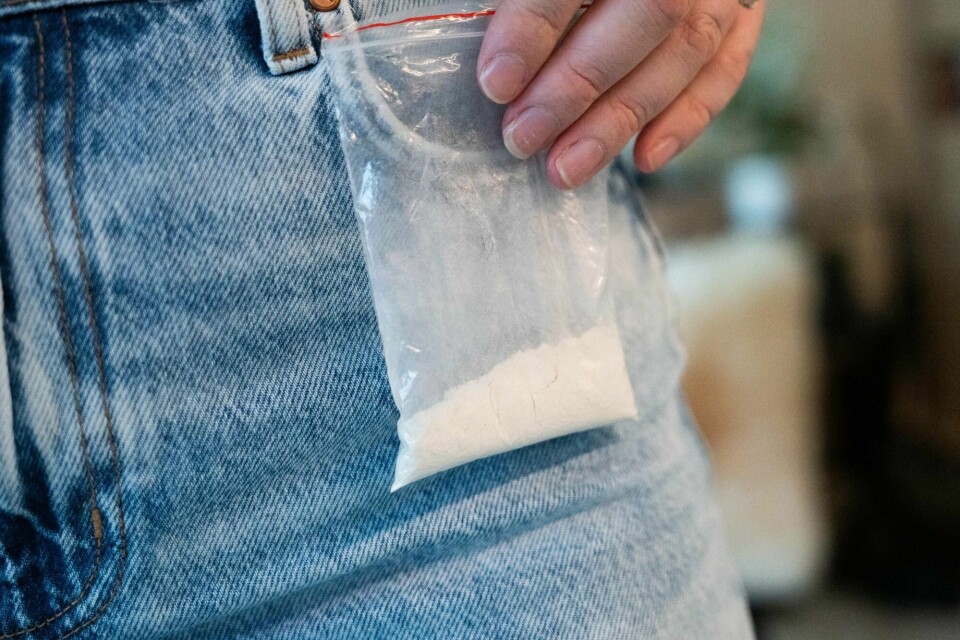 De viktigste tiltakene er å hindre at ungdom starter med narkotika. Avkriminalisering med lovlige brukerdoser senker terskelen for å begynne, mener Odd E. Rambøl. Illustrasjonsfoto narkotika, brukerdoser, rusreform