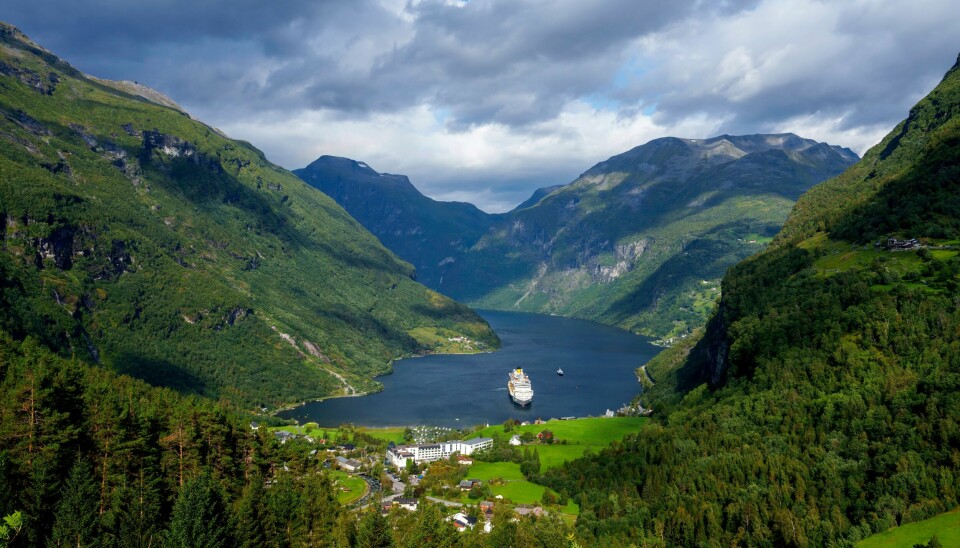 Hello Magazine har fått eksklusive rettigheter til prinsessebryllupet i Geiranger. Hello Magazine har fått eksklusive rettigheter til prinsessebryllupet i Geiranger. Foto: Cornelius Poppe / NTB