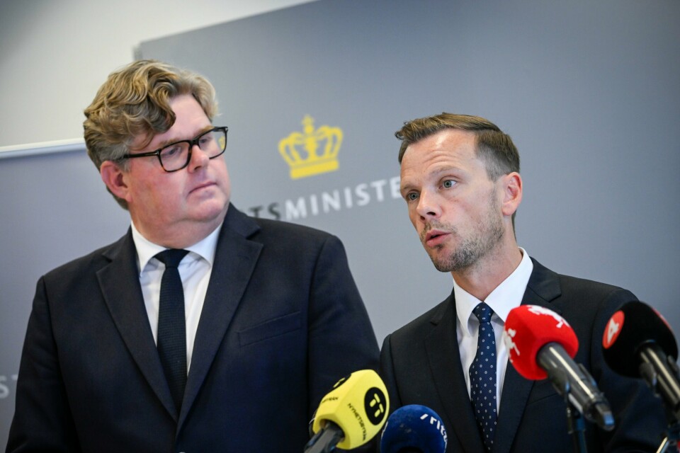 Sveriges justisminister Gunnar Strömmer (t.v.) og Danmarks justisminister Peter Hummelgaard styrker samarbeidet for å slå ned voldsbølgen i Danmark, hvor det ofte er svenske ungdommer som begår forbrytelser. Sveriges justisminister Gunnar Strömmer (t.v.) og Danmarks justisminister Peter Hummelgaard styrker samarbeidet for å slå ned voldsbølgen i Danmark, hvor det ofte er svenske ungdommer som begår forbrytelser. Foto: Johan Nilsson / TT / NTB